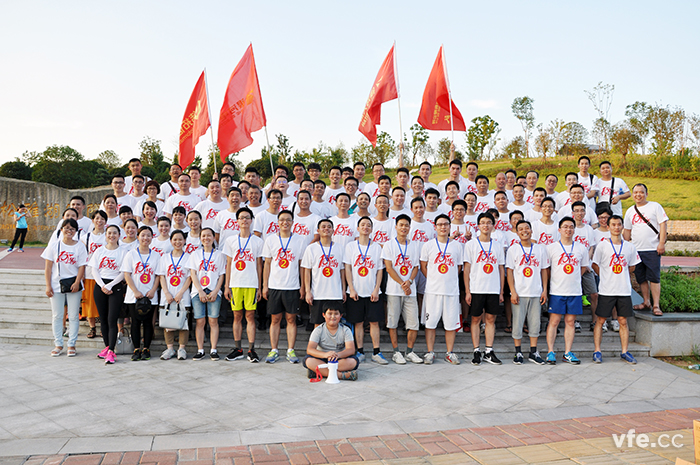 恒力長跑隊(duì)周年賽事完美結(jié)束，公司全體人員合影留戀