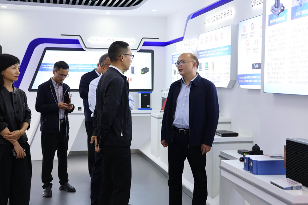 長沙經開區領導蒞臨銀河電氣檢查指導